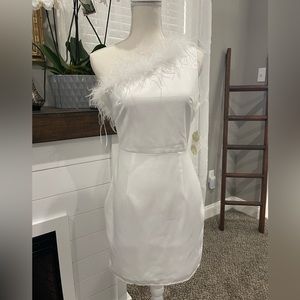 ✨✨Altar’d Women's (Above the Knee) White Dress✨✨